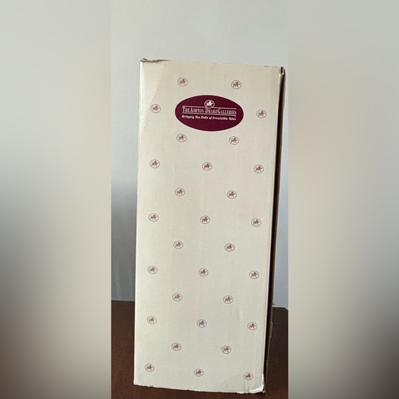 Ashton-Drake Georgetown
Collection Porcelain Doll - Ellie by
Jane Zidjunas - Picture 12 of 12